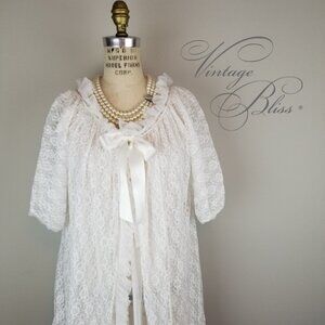 Beautiful Vintage Ginsburg 1950's 2 pc White Lace Peignoir Set Ladies Size Med